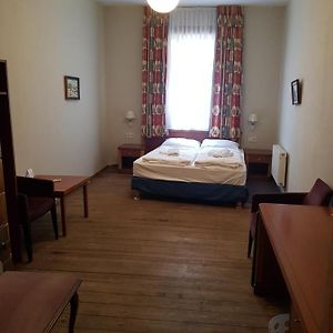 Zimmer mit zwei Einzelbetten
